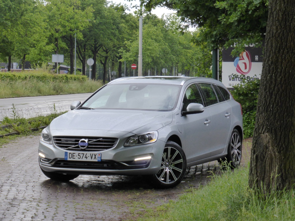 Volvo V60 D6 AWD Plug-in Hybrid 26