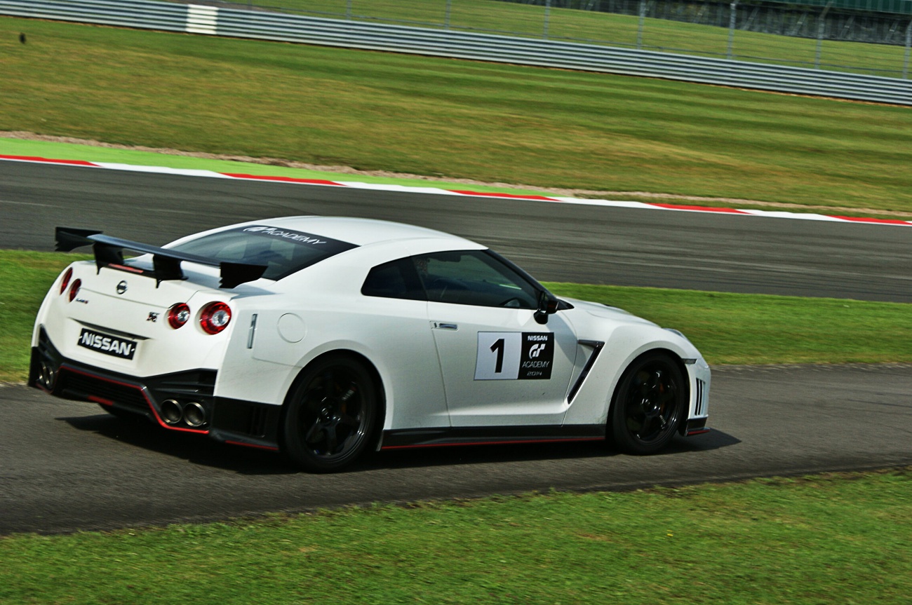 GT R Nismo 2014-1