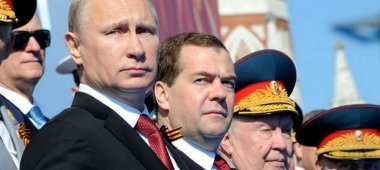 Poutine et Medvedev  - l'automobile dans la crise ukrainienne