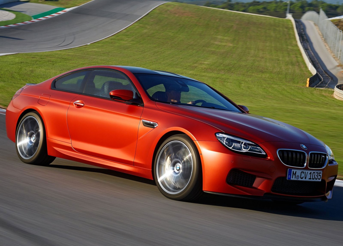2015_BMW-M6-Coupe_02