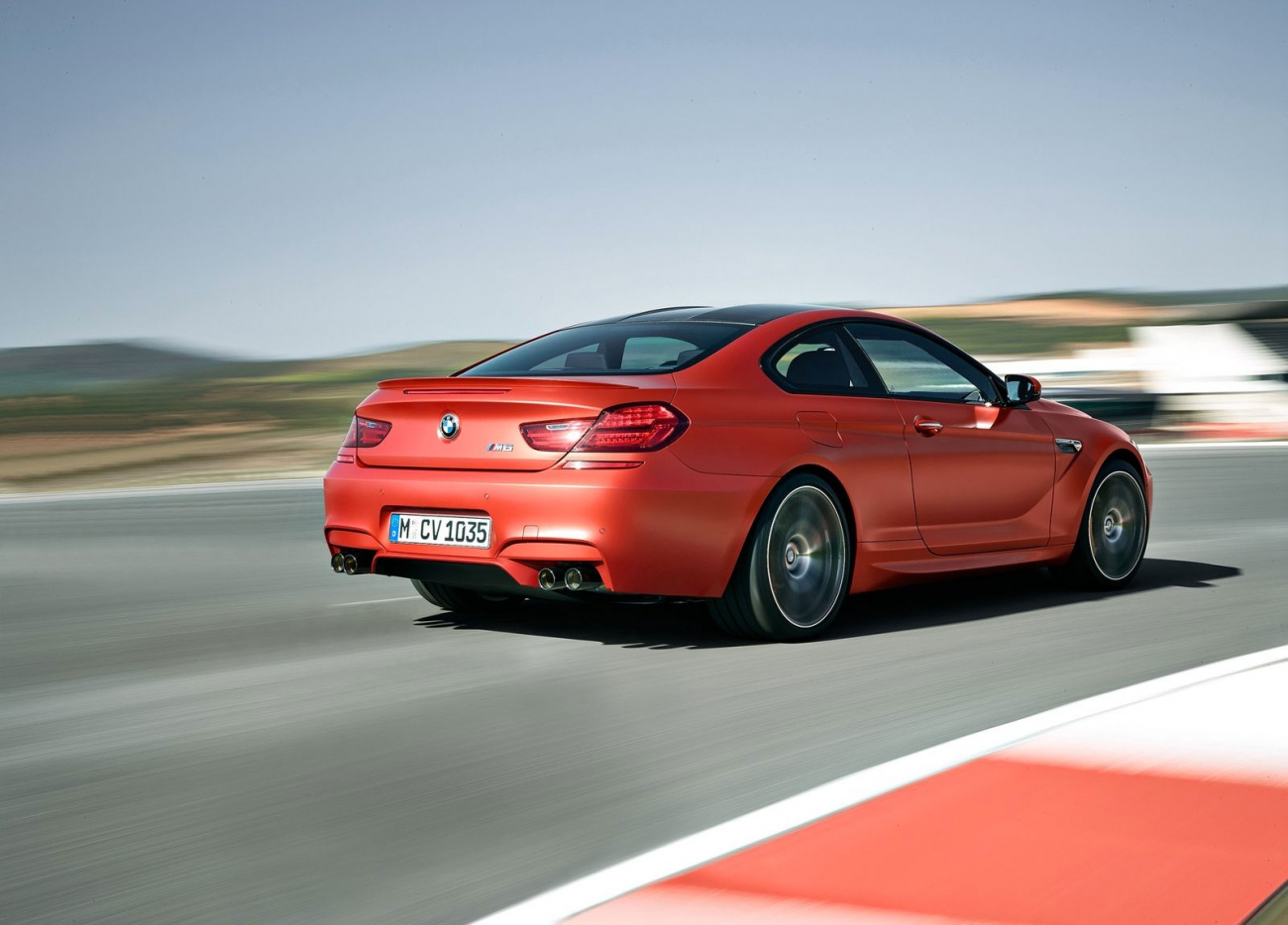 2015_BMW-M6-Coupe_08