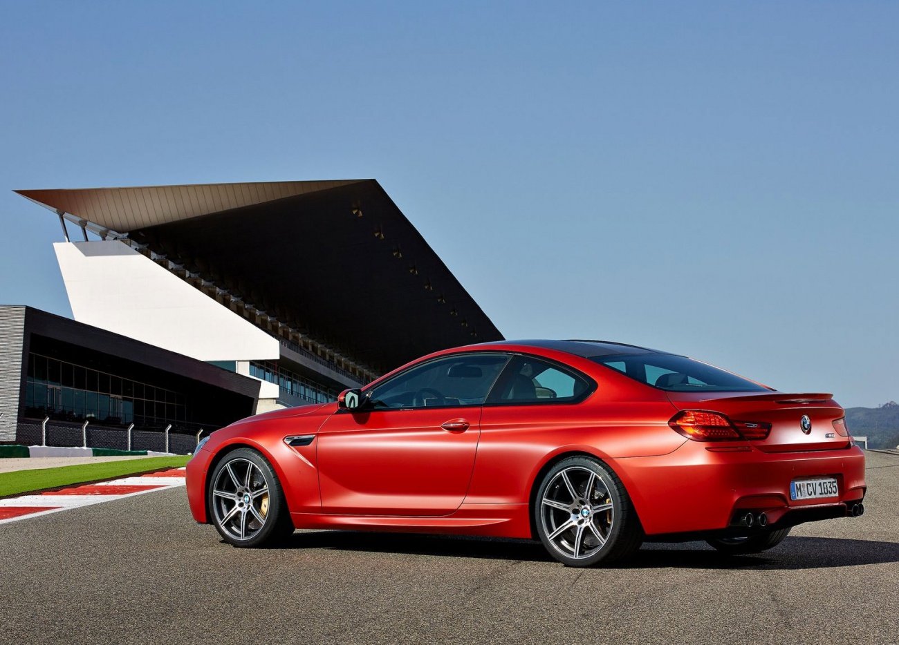 2015_BMW-M6-Coupe_09