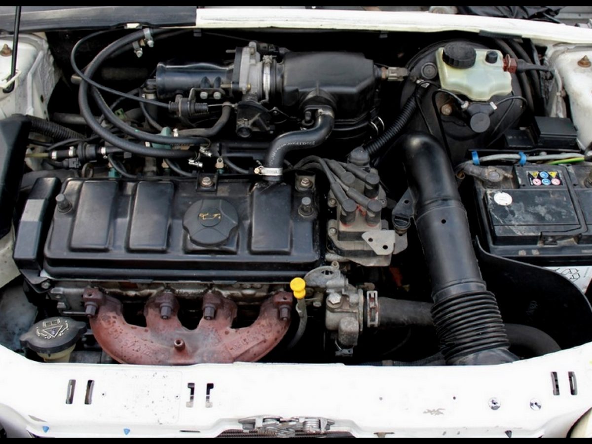 Peugeot 106 двигатель 1.4. Peugeot 106 инжектор. Peugeot 106 Electric двигатель. Пежо 106 под капотом.