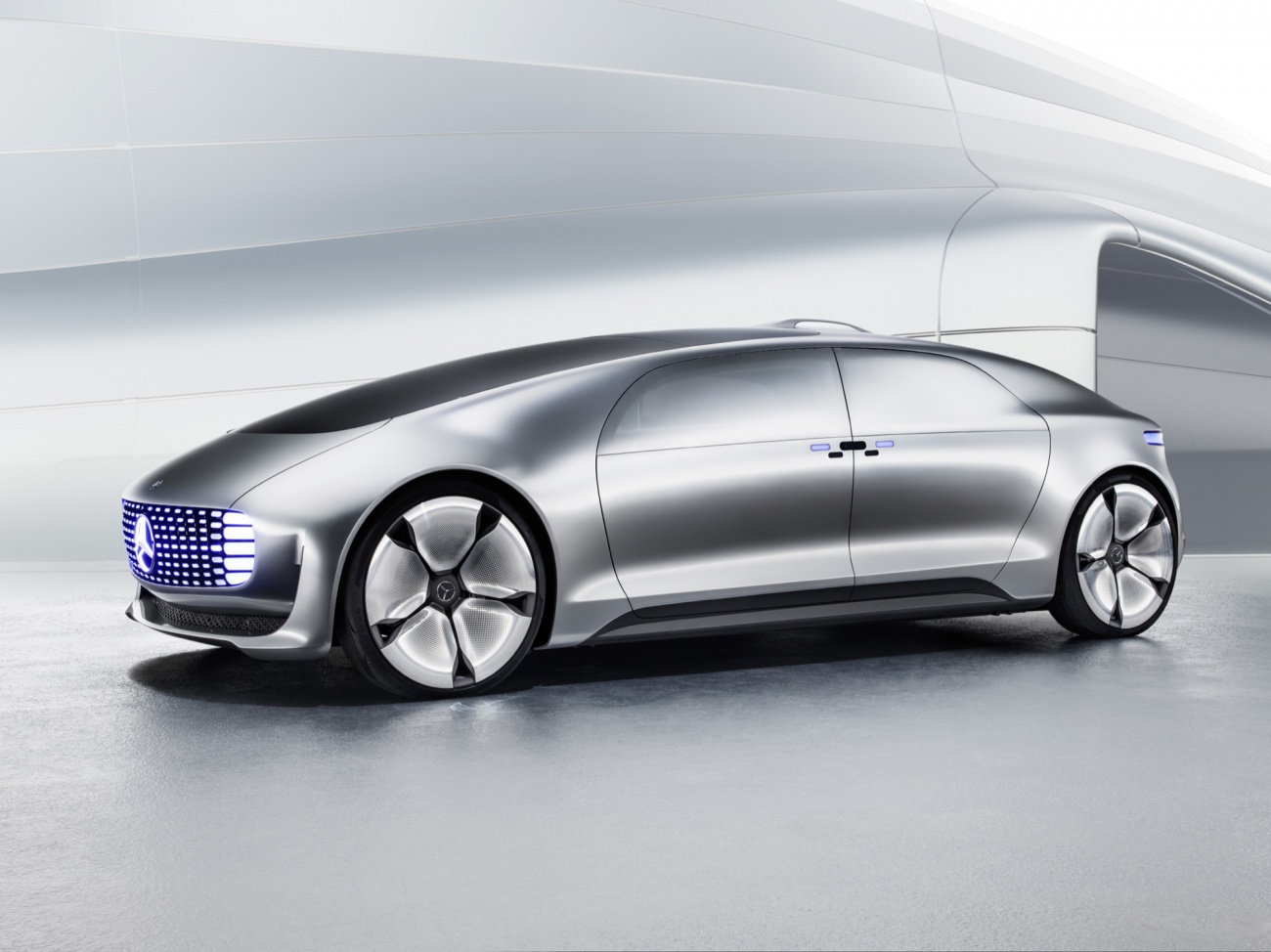 mercedes-benz-concept-F015-luxury-in-motion-03