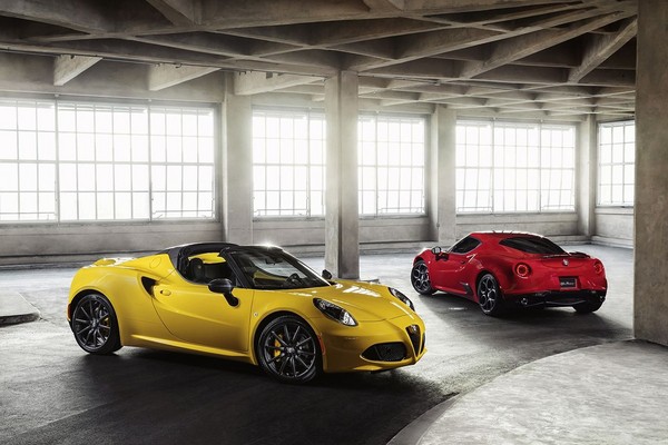 S7-Detroit-2015-Alfa-Romeo-presente-officiellement-le-4C-Spider-342076