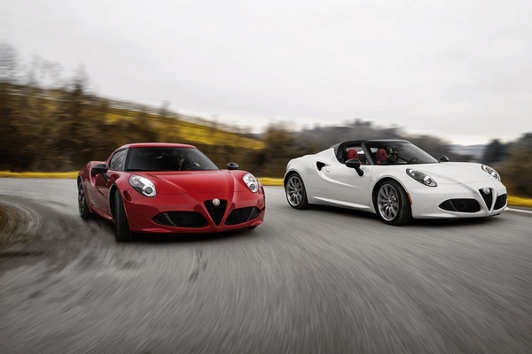 S7-Detroit-2015-Alfa-Romeo-presente-officiellement-le-4C-Spider-342083