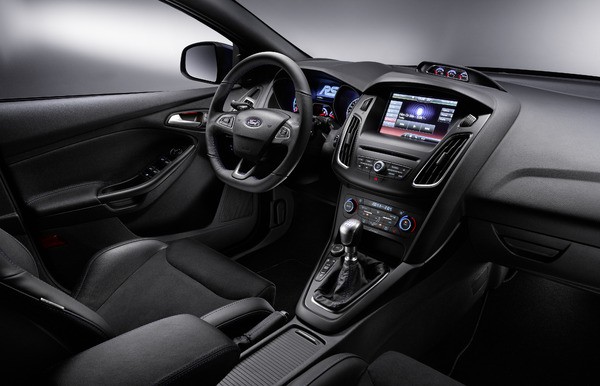 S7-Geneve-2015-voici-la-nouvelle-Ford-Focus-RS-officiellement-a-4-roues-motrices-343918