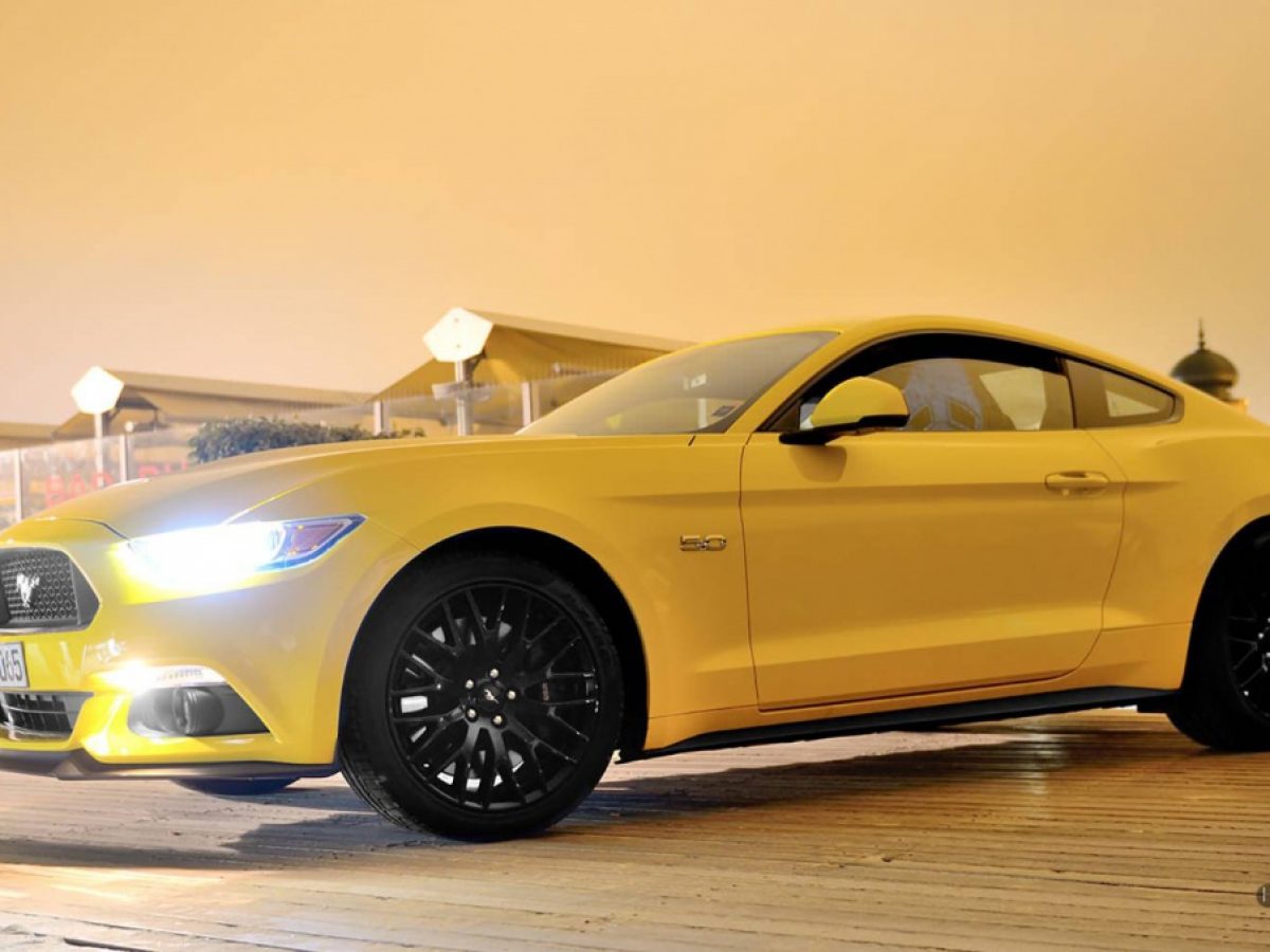 Ford Mustang 2015 GT: Le passé de demain - Guide Auto