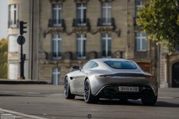 Aston Martin DB10