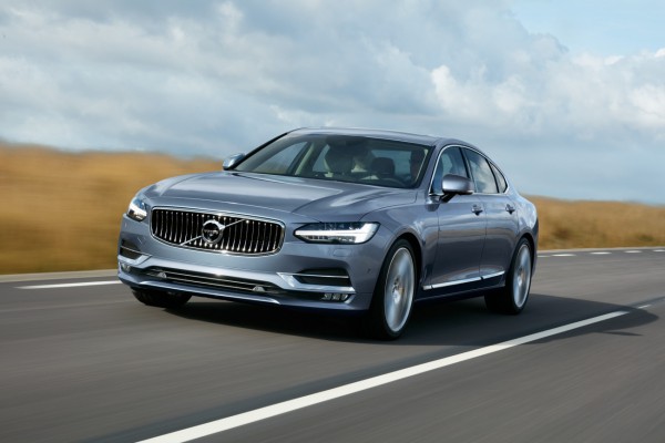 170411_Location_Front_Quarter_Volvo_S90_Mussel_Blue