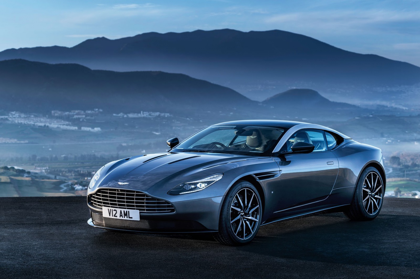 Aston Martin DB11 - 01