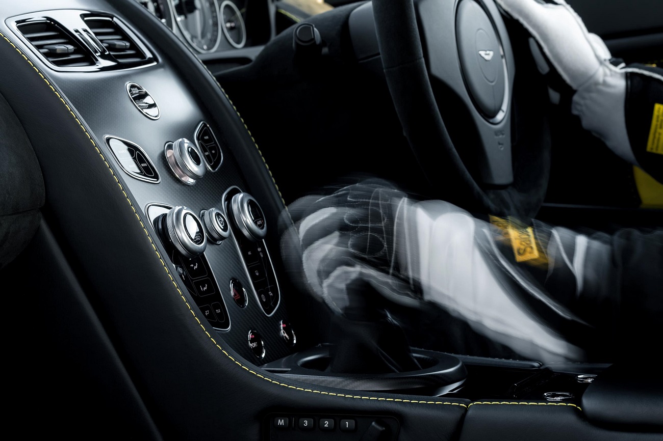 Aston Martin V12 Vantage S boite manuelle