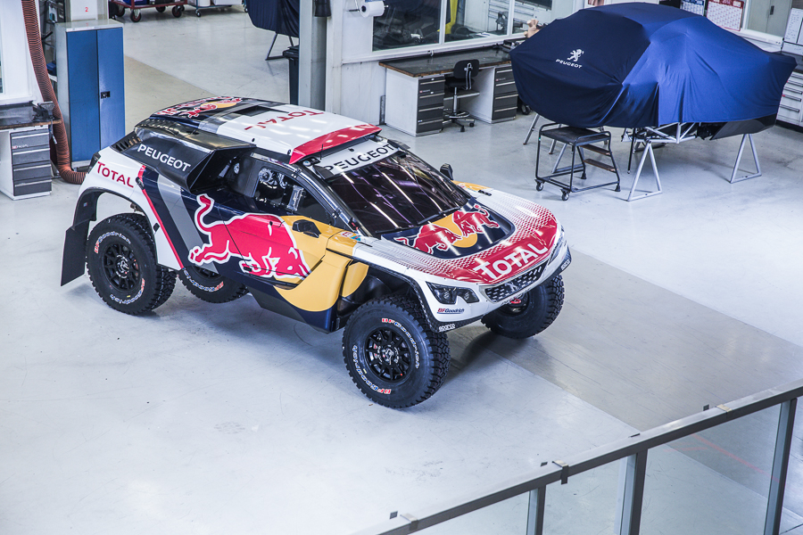 Peugeot Sport dévoile la livrée officielle de son 3008 DKR pour le Dakar 2017 ! Quatre voitures seront présentes, emmenées par les équipages 
