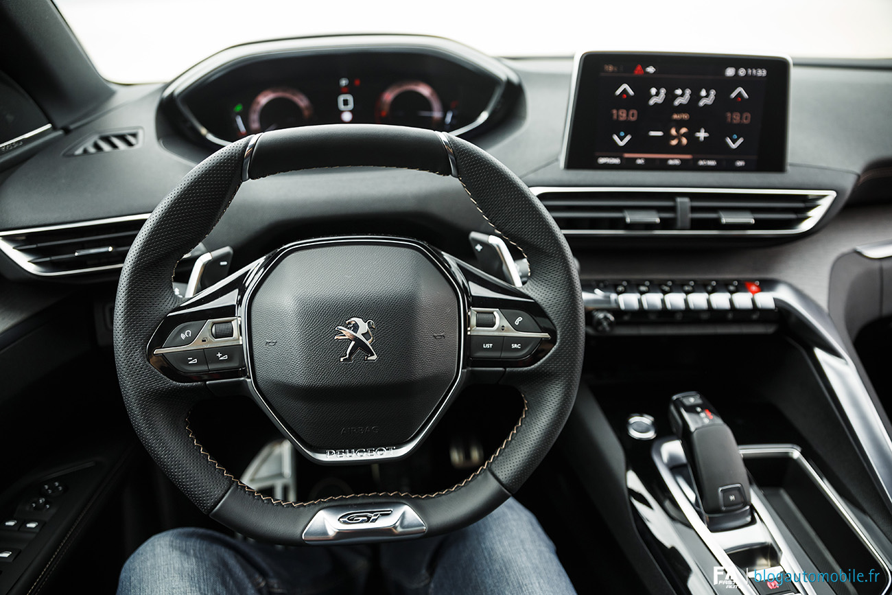 Intérieur Peugeot 5008 II 2017 - Photos