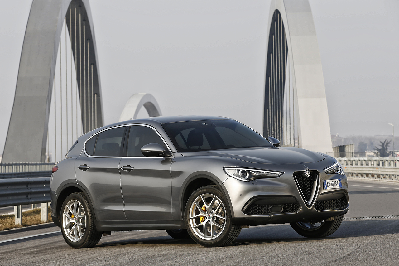 2017_Alfa-Romeo_Stelvio