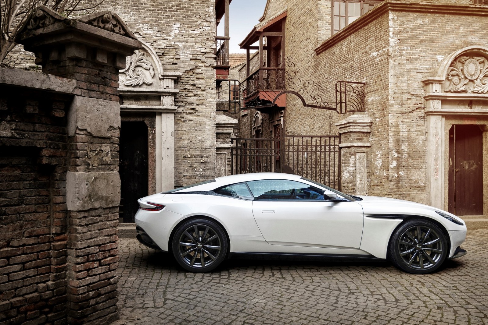 DB11 V8 - 09