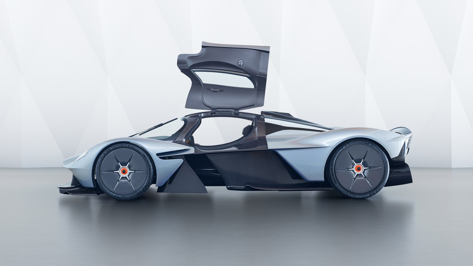 Aston Martin Valkyrie - 13