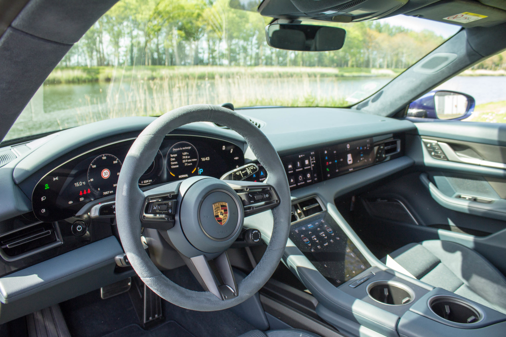 Taycan Turbo S Sport Turismo dashboard