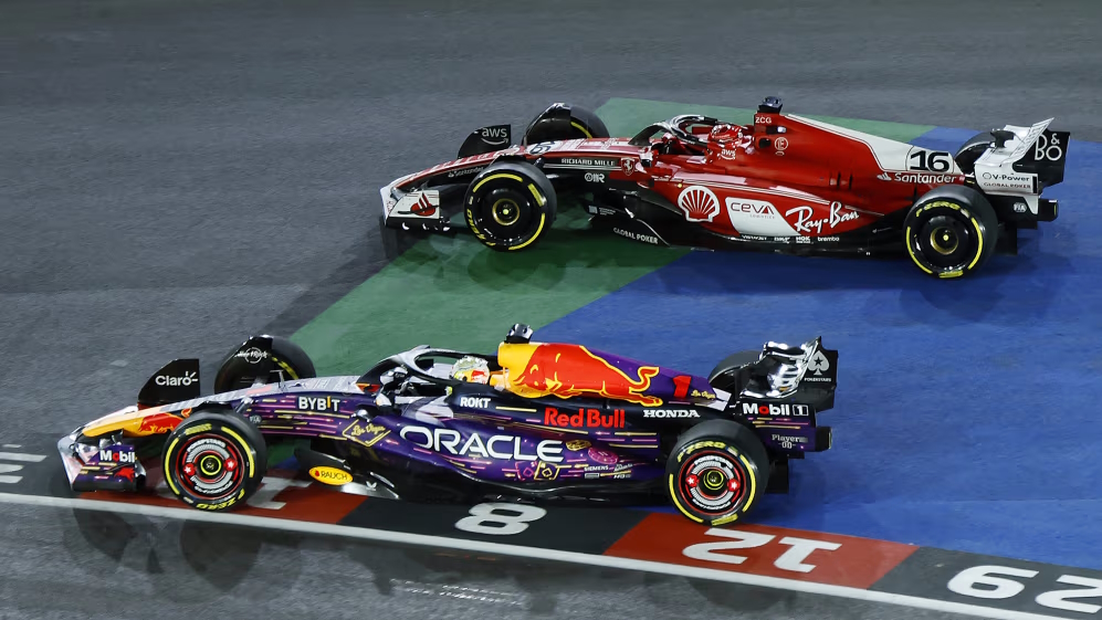 Départ du GP - Verstappen emmène Leclerc au large