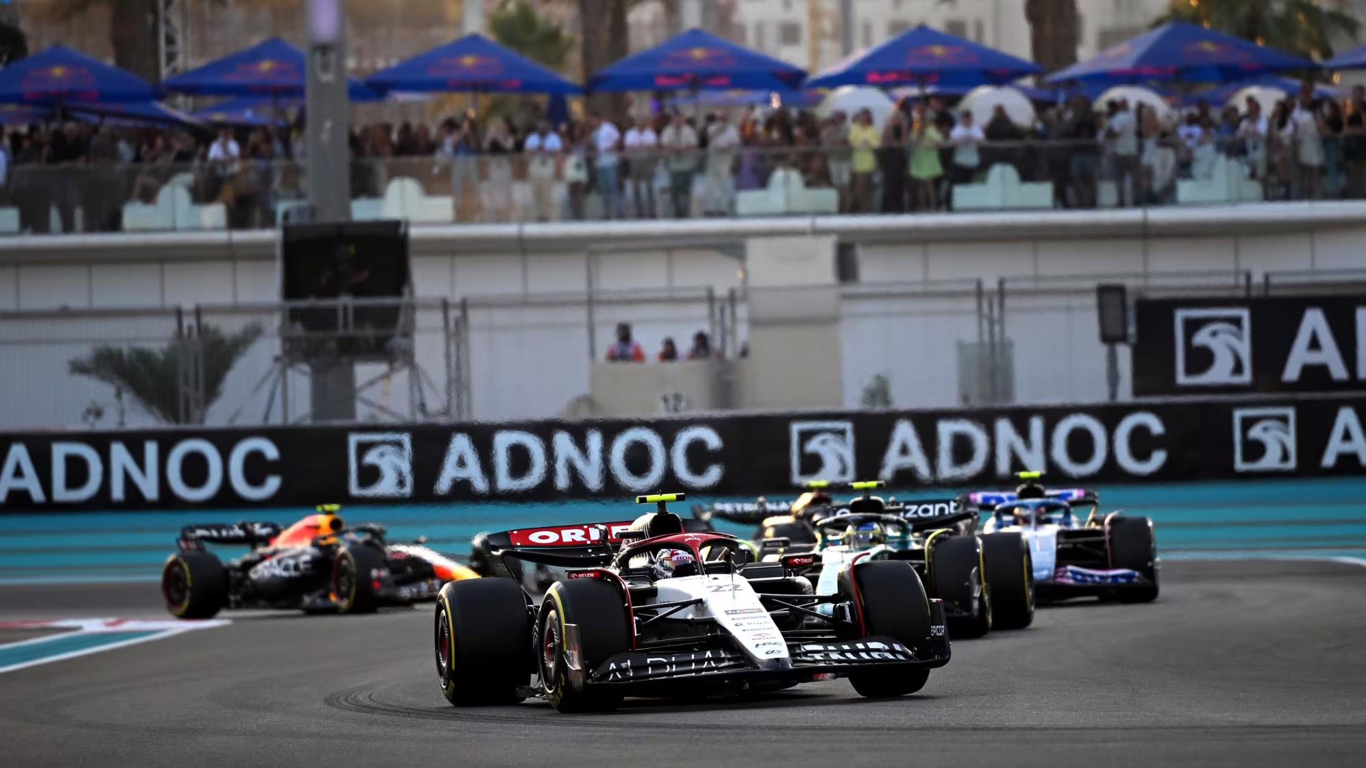 Tsunoda a été aperçu en tête pour la première fois en F1 à Abu Dhabi
