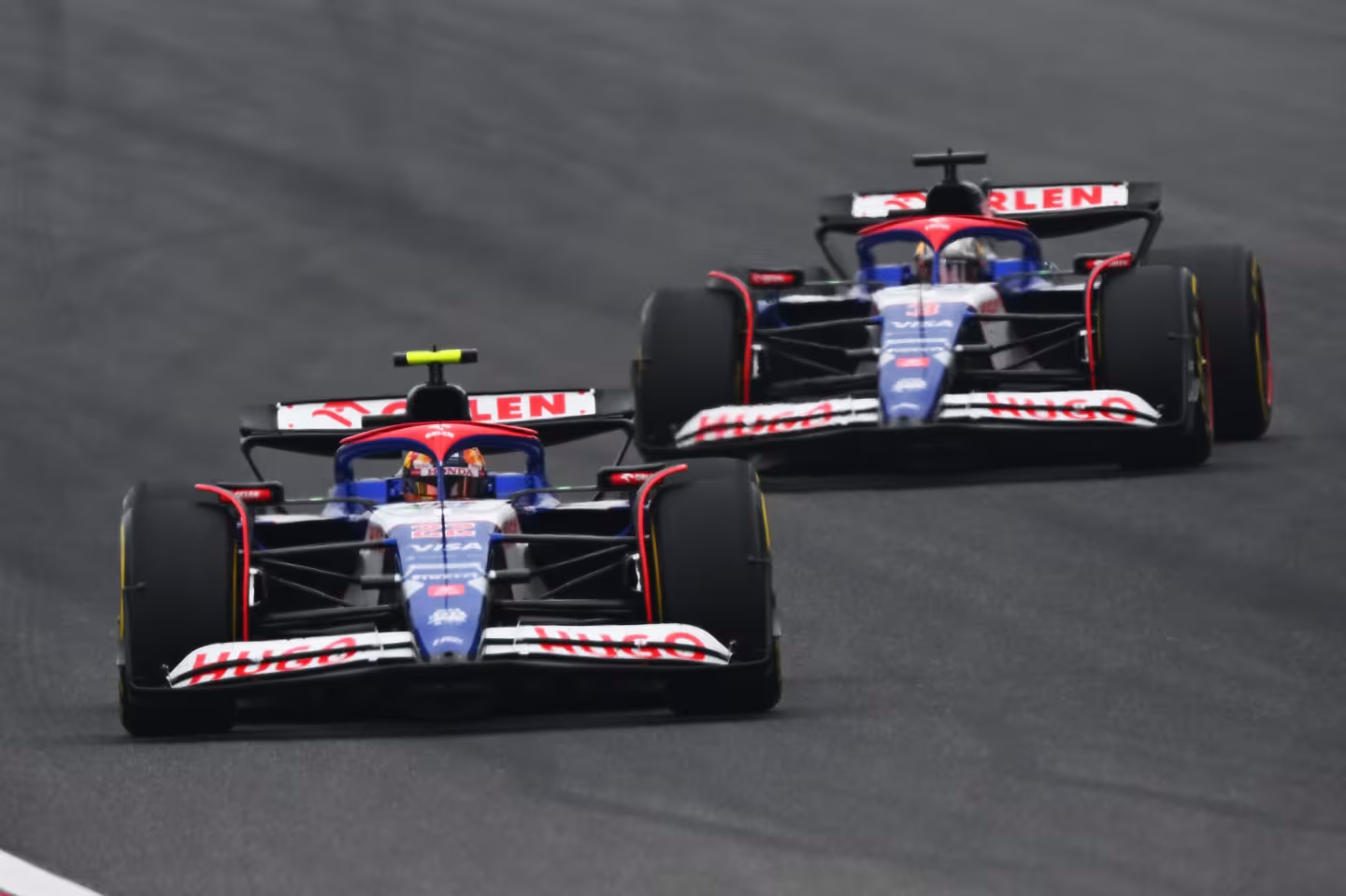 Tsunoda devant Ricciardo... Mais seulement au jeu des arrêts au stand