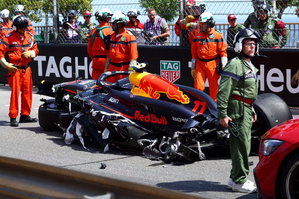 La Red Bull de Perez détruite dès le premier tour à Monaco