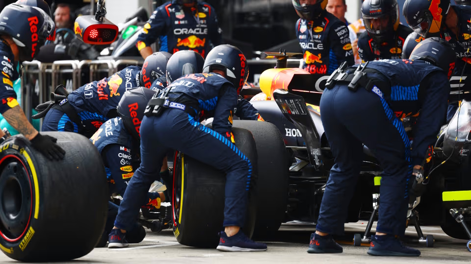 La roue arrière gauche de la Red Bull de Verstappen a été réclacitrante lors de son second arrêt